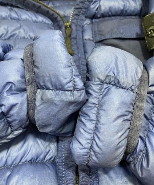 STONE ISLAND（ストーンアイランド）STONE ISLAND (ストーンアイランド) ガーメントダイ マイクロヤーンダウンジャケット ブルー サイズ:Mの古着・服飾アイテム