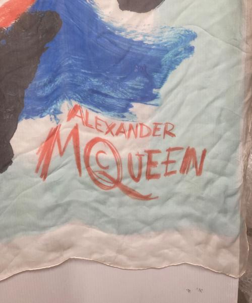 ALEXANDER McQUEEN（アレキサンダーマックイーン）ALEXANDER McQUEEN (アレキサンダーマックイーン) シルクスカーフ グレーの古着・服飾アイテム