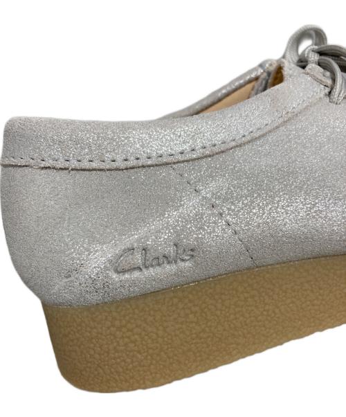 CLARKS（クラークス）CLARKS (クラークス) WallabeeEVOSh シルバー サイズ:23の古着・服飾アイテム
