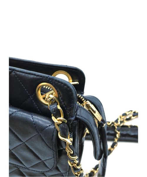 CHANEL（シャネル）CHANEL (シャネル) ココマークラムスキンチェーンショルダーバッグ ネイビー ココマーク　ラムスキン　マトラッセ フラップ　1808442の古着・服飾アイテム