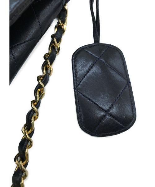 CHANEL（シャネル）CHANEL (シャネル) ココマークラムスキンチェーンショルダーバッグ ネイビー ココマーク　ラムスキン　マトラッセ フラップ　1808442の古着・服飾アイテム