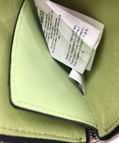 GANNI（ガニー）GANNI (ガニー) エンボスロゴ ウォレット オレンジ×ブラックの古着・服飾アイテム