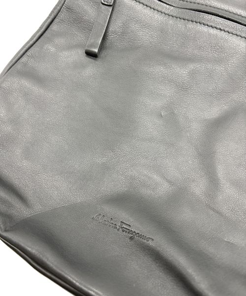 Salvatore Ferragamo（サルヴァトーレ フェラガモ）Salvatore Ferragamo (サルヴァトーレ フェラガモ) レザーショルダーバッグ ブラックの古着・服飾アイテム