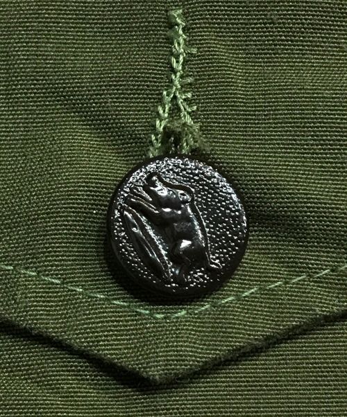 PHENIX（フェニックス）PHENIX (フェニックス) 動物ボタン フレンチワークハンティングジャケット カーキ サイズ:不明の古着・服飾アイテム