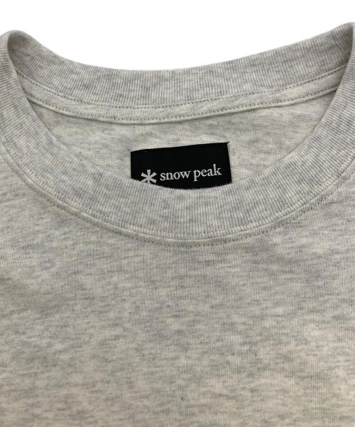 Snow peak（スノーピーク）snow peak (スノーピーク) JOURNAL STANDARD relume (ジャーナルスタンダード レリューム) Camp Fire プリントTシャツ グレー サイズ:Lの古着・服飾アイテム