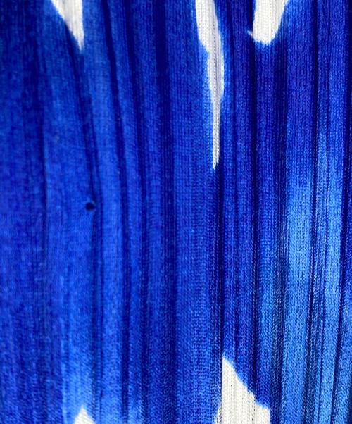 PLEATS PLEASE（プリーツプリーズ）PLEATS PLEASE (プリーツプリーズ) ノースリーブブラウス ブルー×ホワイト サイズ:Sの古着・服飾アイテム