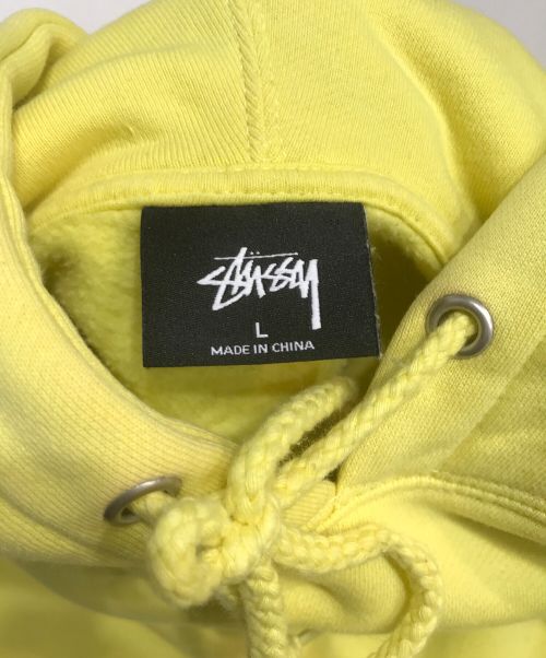 stussy（ステューシー）stussy (ステューシー) ロゴ刺繍プルオーバーパーカー イエロー サイズ:Lの古着・服飾アイテム