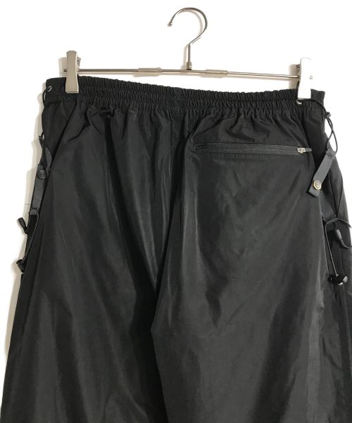 WHITE MOUNTAINEERING（ホワイトマウンテ二アニング）WHITE MOUNTAINEERING (ホワイトマウンテ二アニング) TAFFETA DRAWSTRING SHIRRING PANTS ブラック サイズ:1の古着・服飾アイテム