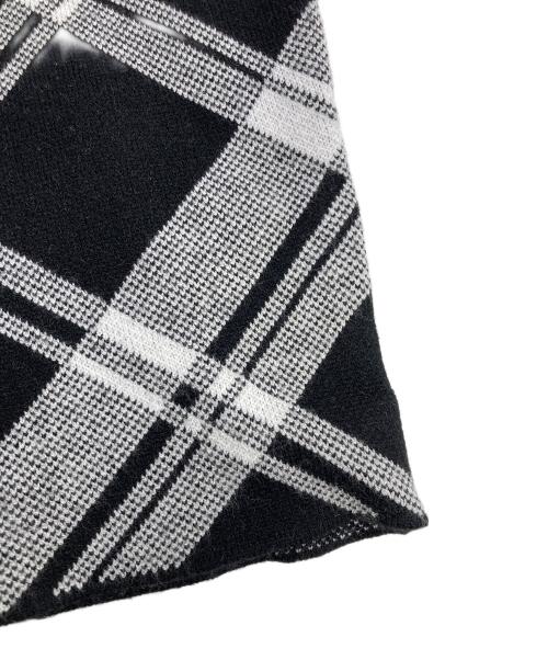 LIP SERVICE（リップサービス）LIP SERVICE (リップサービス) フェザーカラーチェックニットワンピース ブラック×ホワイト サイズ:FREE 未使用品の古着・服飾アイテム