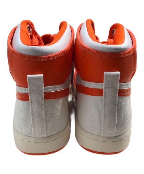 NIKE（ナイキ）NIKE (ナイキ) ハイカットスニーカー ホワイト×オレンジ サイズ:26.5cm 未使用品の古着・服飾アイテム