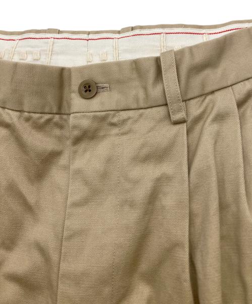 SCYEBASICS（サイベーシックス）SCYEBASICS (サイベーシックス) BASICS SAN JOAQUIN COTTON CHINO PLEATED TROUSERS ベージュ サイズ:36の古着・服飾アイテム