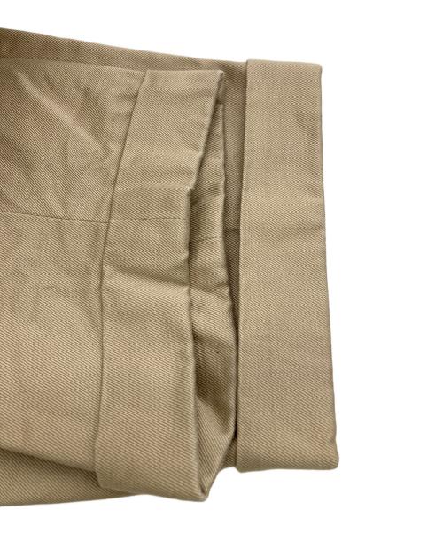 SCYEBASICS（サイベーシックス）SCYEBASICS (サイベーシックス) BASICS SAN JOAQUIN COTTON CHINO PLEATED TROUSERS ベージュ サイズ:36の古着・服飾アイテム