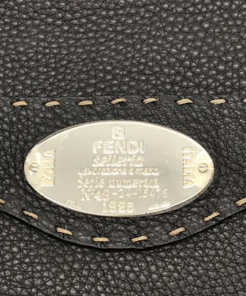 FENDI（フェンディ）FENDI (フェンディ) セレリアショルダーバッグ ブラウンの古着・服飾アイテム