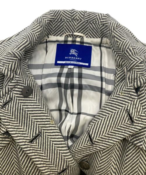 BURBERRY BLUE LABEL（バーバリーロンドンブルーレーベル）BURBERRY BLUE LABEL (バーバリーロンドンブルーレーベル) ヘリンボーンウールツイードコート ライトグレー サイズ:36の古着・服飾アイテム