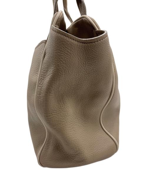 MIU MIU（ミュウミュウ）MIU MIU (ミュウミュウ) VITELLO CARIBU ベージュの古着・服飾アイテム