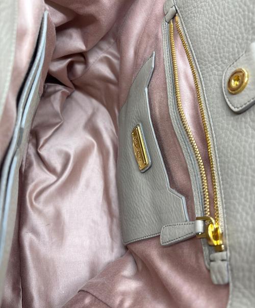 MIU MIU（ミュウミュウ）MIU MIU (ミュウミュウ) VITELLO CARIBU ベージュの古着・服飾アイテム