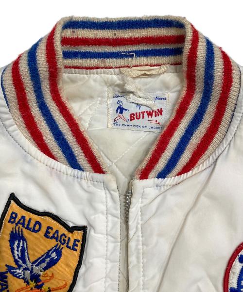 butwin（バトウィン）BUTWIN (バトウィン) ヴィンテージワッペンカスタムブルゾン アイボリー サイズ:Lの古着・服飾アイテム