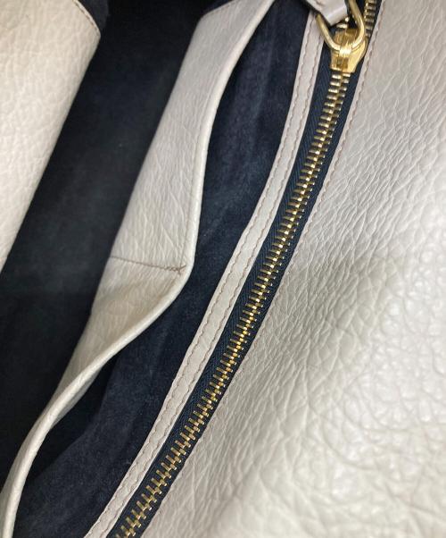 MIU MIU（ミュウミュウ）MIU MIU (ミュウミュウ) バッグ ホワイトの古着・服飾アイテム