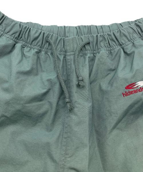 HIDE AND SEEK（ハイドアンドシーク）HIDE AND SEEK (ハイドアンドシーク) Nylon Track Pant カーキ サイズ:Mの古着・服飾アイテム