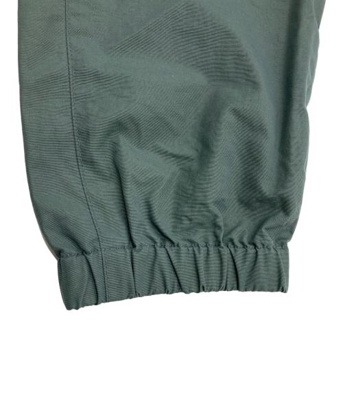 HIDE AND SEEK（ハイドアンドシーク）HIDE AND SEEK (ハイドアンドシーク) Nylon Track Pant カーキ サイズ:Mの古着・服飾アイテム