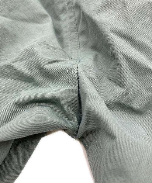 HIDE AND SEEK（ハイドアンドシーク）HIDE AND SEEK (ハイドアンドシーク) Nylon Track Pant カーキ サイズ:Mの古着・服飾アイテム