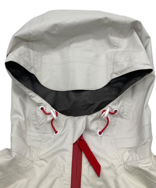 stussy（ステューシー）stussy (ステューシー) WHITE MOUNTAINEERING (ホワイトマウンテ二アニング) 13DW (13DW) 別注 GORE-TEX Mountain Parker ホワイト×レッド サイズ:Ｌの古着・服飾アイテム
