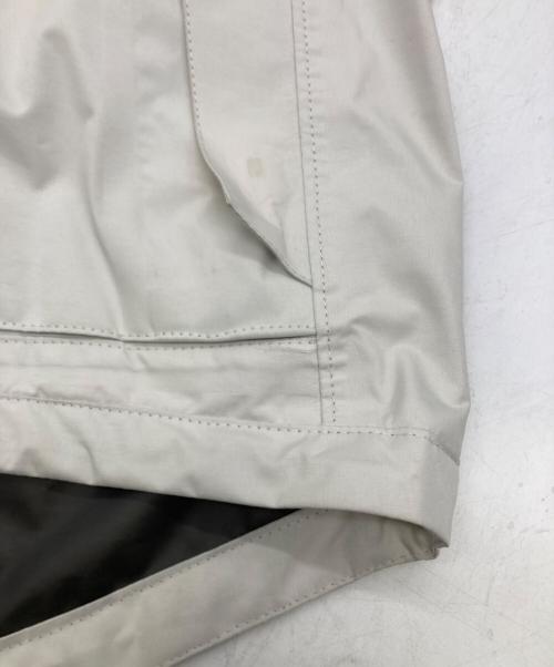 stussy（ステューシー）stussy (ステューシー) WHITE MOUNTAINEERING (ホワイトマウンテ二アニング) 13DW (13DW) 別注 GORE-TEX Mountain Parker ホワイト×レッド サイズ:Ｌの古着・服飾アイテム