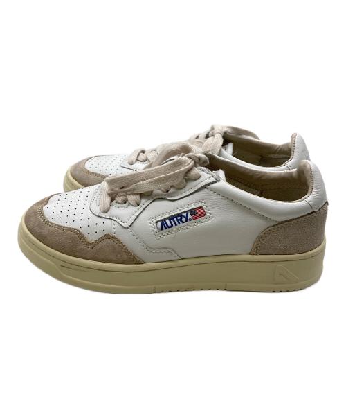 AUTRY（オートリ―）AUTRY (オートリ―) ローカットスニーカー ホワイト サイズ:39の古着・服飾アイテム