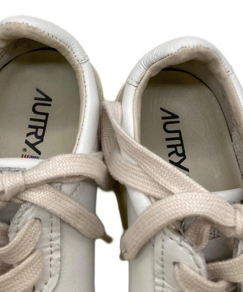 AUTRY（オートリ―）AUTRY (オートリ―) ローカットスニーカー ホワイト サイズ:39の古着・服飾アイテム