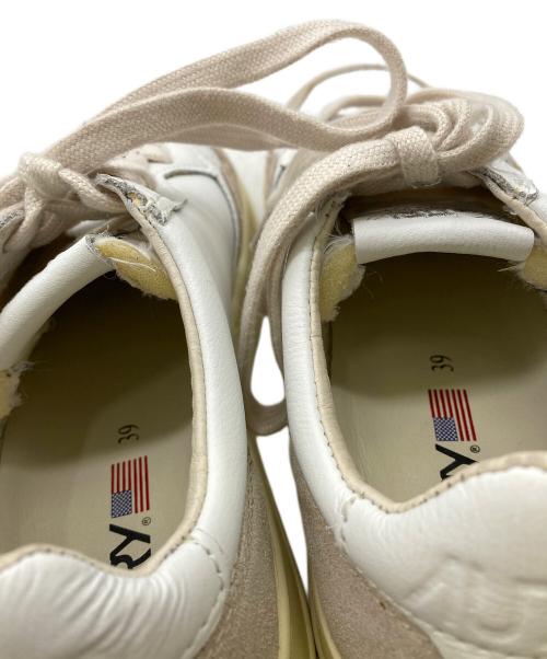 AUTRY（オートリ―）AUTRY (オートリ―) ローカットスニーカー ホワイト サイズ:39の古着・服飾アイテム