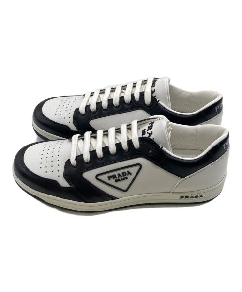 PRADA（プラダ）PRADA (プラダ) トライアングルロゴレザーローカットスニーカー ブラック×ホワイト サイズ:7 1/2の古着・服飾アイテム