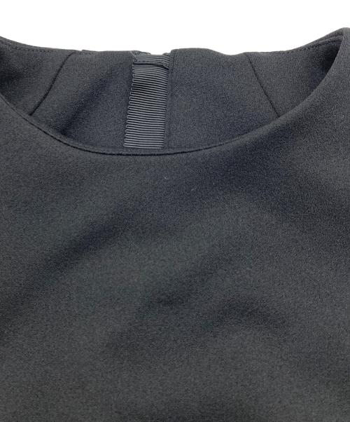 Mila Owen（ミラオーウェン）Mila Owen (ミラオーウェン) クルーネックウエストステッチストレートカットワンピース ブラックの古着・服飾アイテム