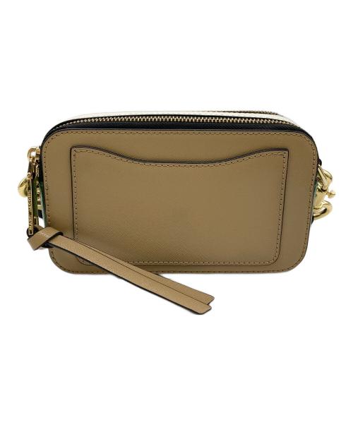 MARC JACOBS（マークジェイコブズ）MARC JACOBS (マークジェイコブス) ザ スナップショットバック ベージュ×グリーンの古着・服飾アイテム