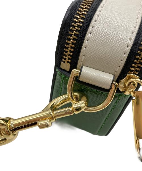 MARC JACOBS（マークジェイコブズ）MARC JACOBS (マークジェイコブス) ザ スナップショットバック ベージュ×グリーンの古着・服飾アイテム