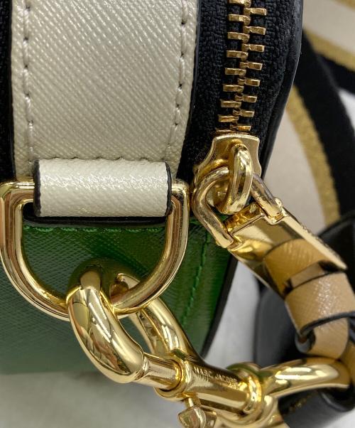 MARC JACOBS（マークジェイコブズ）MARC JACOBS (マークジェイコブス) ザ スナップショットバック ベージュ×グリーンの古着・服飾アイテム