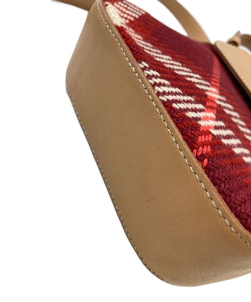 BURBERRY（バーバリー）BURBERRY (バーバリー) チェックフラップショルダーバッグ ベージュ×レッドの古着・服飾アイテム