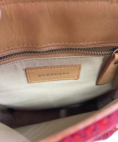 BURBERRY（バーバリー）BURBERRY (バーバリー) チェックフラップショルダーバッグ ベージュ×レッドの古着・服飾アイテム