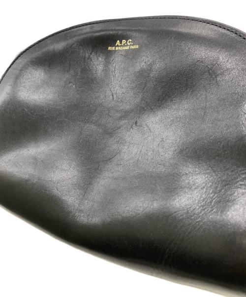 A.P.C.（アーペーセー）A.P.C. (アーペーセー) ハーフムーンショルダーバッグ ブラックの古着・服飾アイテム