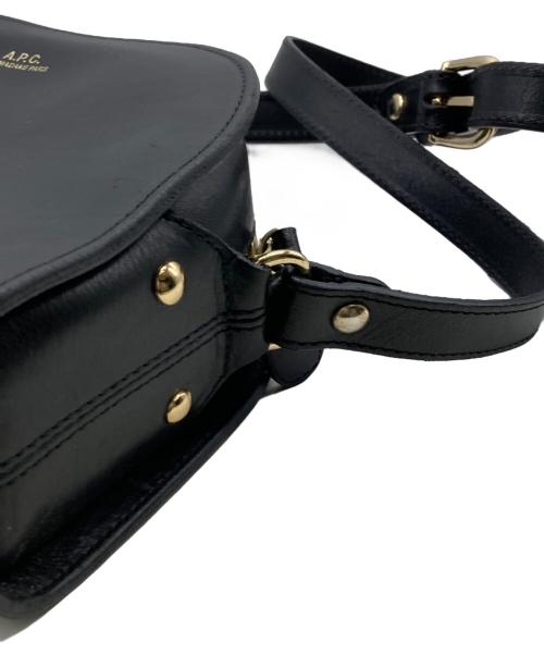 A.P.C.（アーペーセー）A.P.C. (アーペーセー) ハーフムーンショルダーバッグ ブラックの古着・服飾アイテム