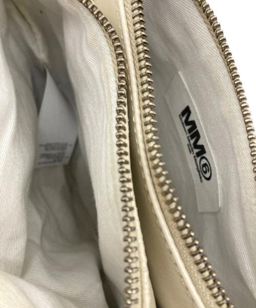 MM6 Maison Margiela（エムエムシックスメゾンマルジェラ）MM6 Maison Margiela (エムエムシックスメゾンマルジェラ) カウレザーショルダーバッグ アイボリーの古着・服飾アイテム