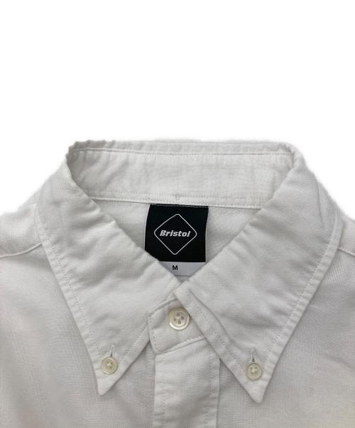 F.C.R.B.（エフシーレアルブリストル）F.C.R.B. (エフシーレアルブリストル) COOLMAX EMBLEM BIG B.D SHIRT ホワイト サイズ:Mの古着・服飾アイテム
