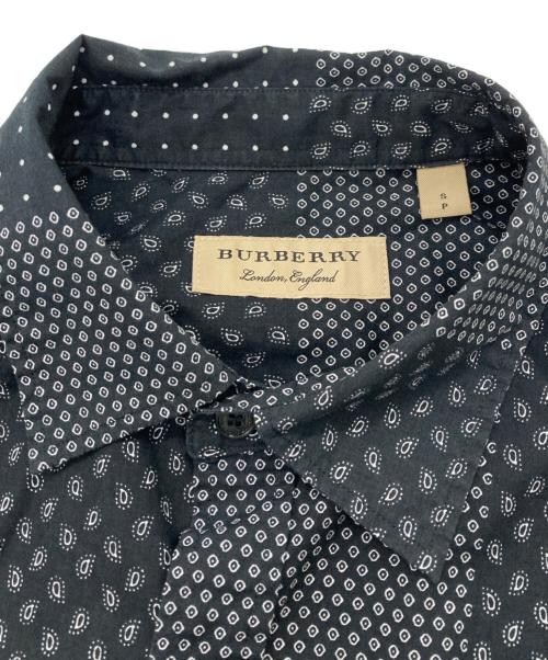 BURBERRY（バーバリー）BURBERRY (バーバリー) バンダナ柄ロングスリーブシャツ ブラック サイズ:Sの古着・服飾アイテム