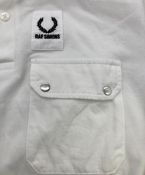 FRED PERRY（フレッドペリー）FRED PERRY (フレッドペリー) RAF SIMONS (ラフシモンズ) コラボポロシャツ ホワイト サイズ:40の古着・服飾アイテム