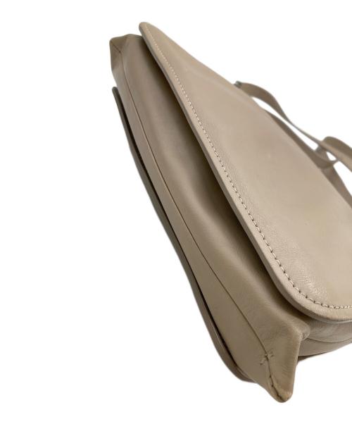 IACUCCI（イアクッチ）IACUCCI (イアクッチ) アペショルダーバッグ ベージュの古着・服飾アイテム