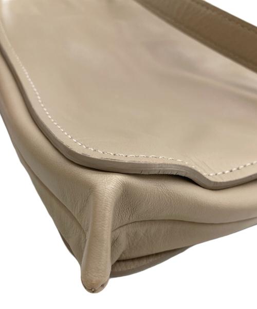 IACUCCI（イアクッチ）IACUCCI (イアクッチ) アペショルダーバッグ ベージュの古着・服飾アイテム