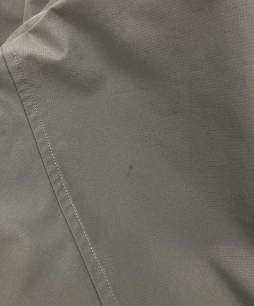 A.P.C.（アーペーセー）A.P.C. (アーペーセー) ナイロンフーデットコート カーキ サイズ:Lの古着・服飾アイテム