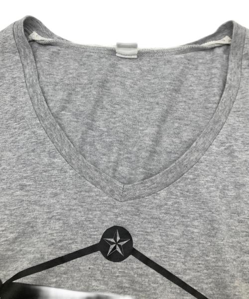 JOHN GALLIANO（ジョンガリアーノ）JOHN GALLIANO (ジョンガリアーノ) 06SSスカルプリントTシャツ グレー サイズ:Lの古着・服飾アイテム