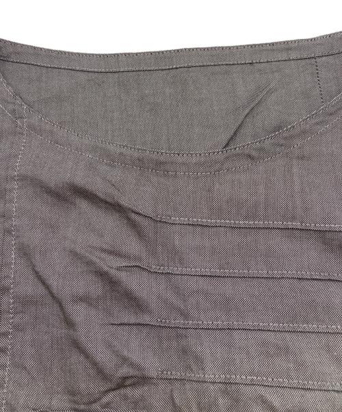 YACCO MARICARD（ヤッコマリカルド）YACCO MARICARD (ヤッコマリカルド) ピンタックデザインブラウス グレー サイズ:Nの古着・服飾アイテム