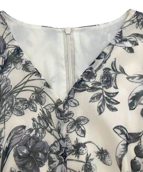 Paul Stuart（ポールスチュアート）Paul Stuart (ポールスチュアート) 花柄ワンピース ホワイト サイズ:6の古着・服飾アイテム