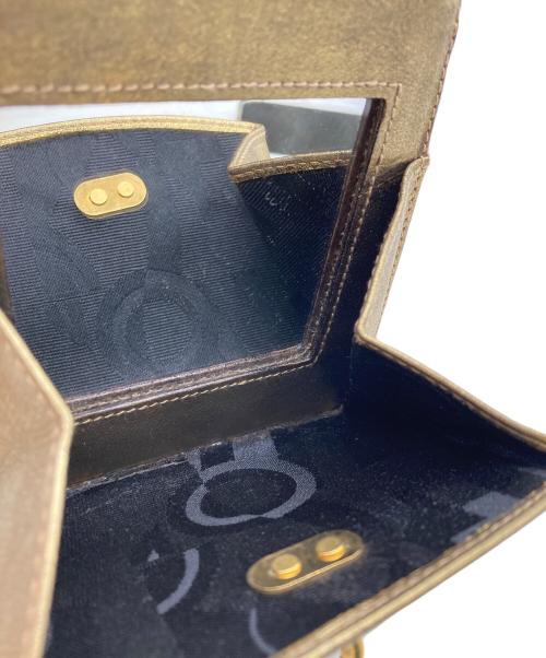 Salvatore Ferragamo（サルヴァトーレ フェラガモ）Salvatore Ferragamo (サルヴァトーレ フェラガモ) ボックス パーティーハンドバック ゴールドの古着・服飾アイテム